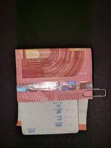 Cashtest con inserita una banconota da 10 €