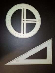 Gognometro e squadra da disegno con tacche in rilievo